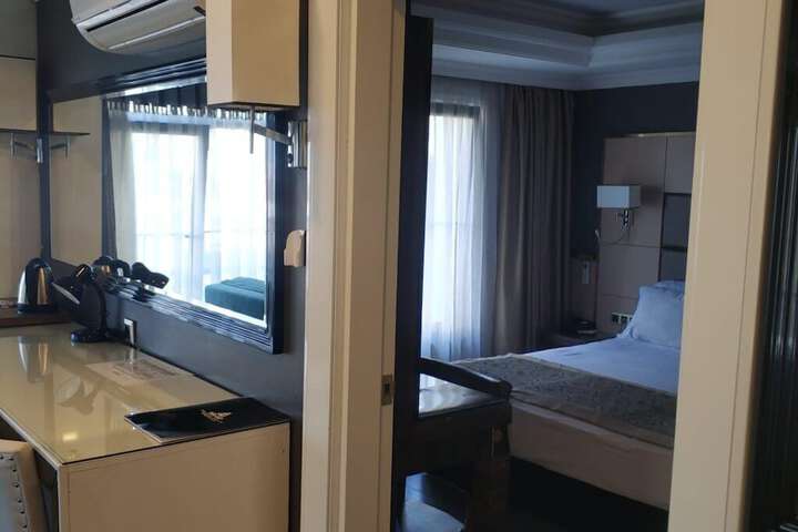 Room 3 of 20