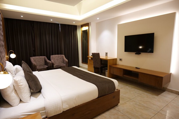 Room 8 of 37