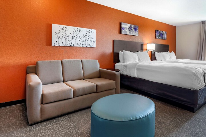 2 Queen Beds (5 of 12)