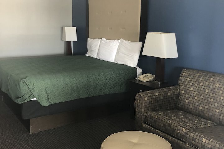 Classic King Bed (8 of 25)
