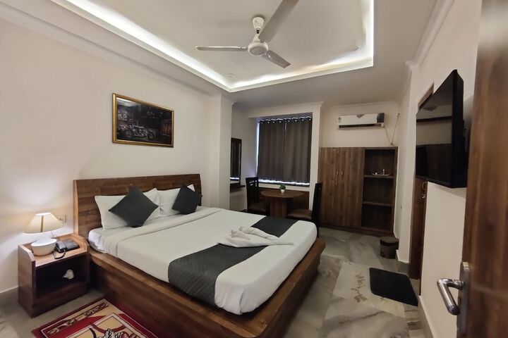 Room 15 of 18