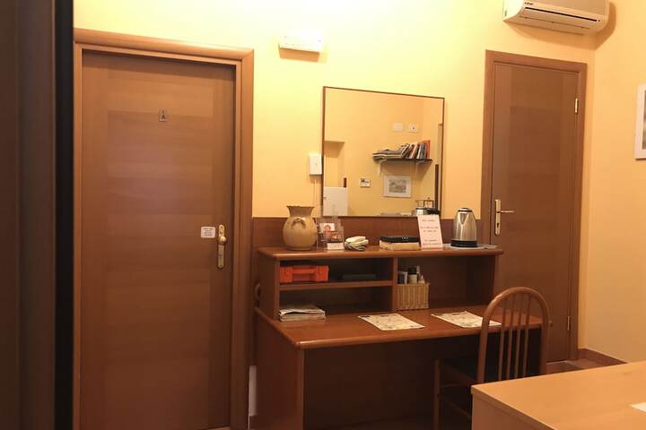 Room 21 of 28