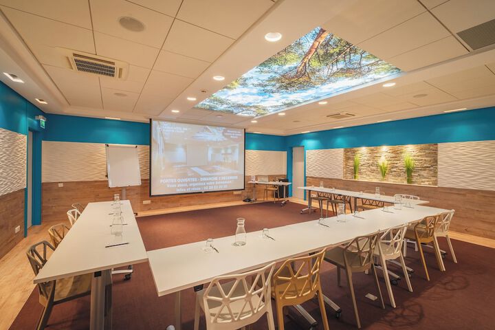 Business Center 29 of 35