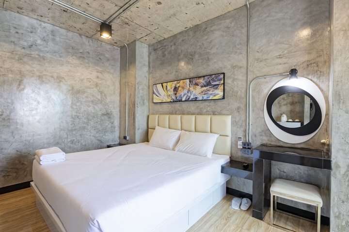 Room 16 of 39