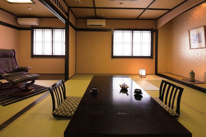 Room 6 of 53