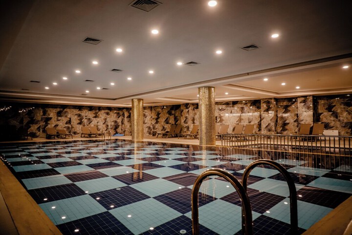 Pool 60 of 159
