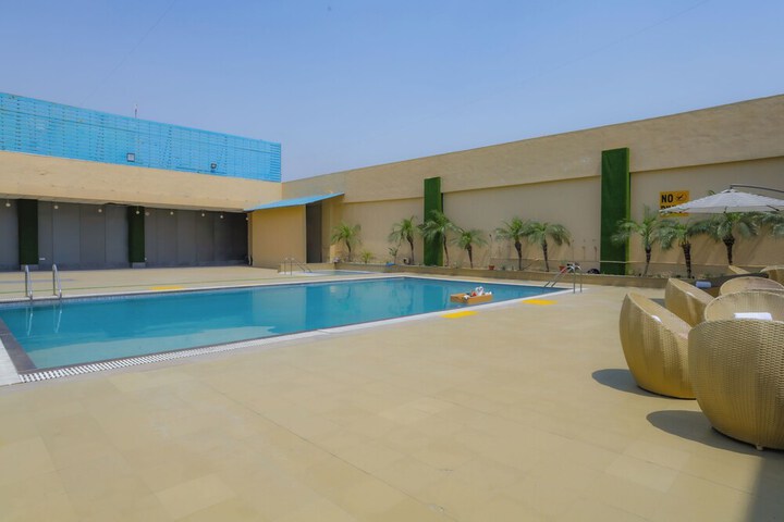 Pool 60 of 113