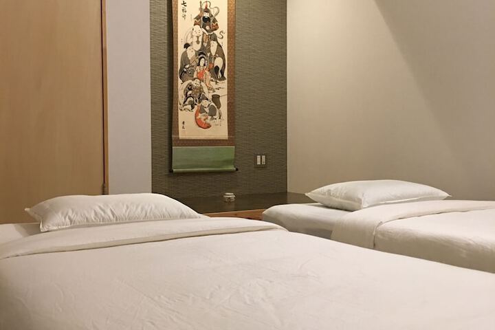 Room 3 of 86