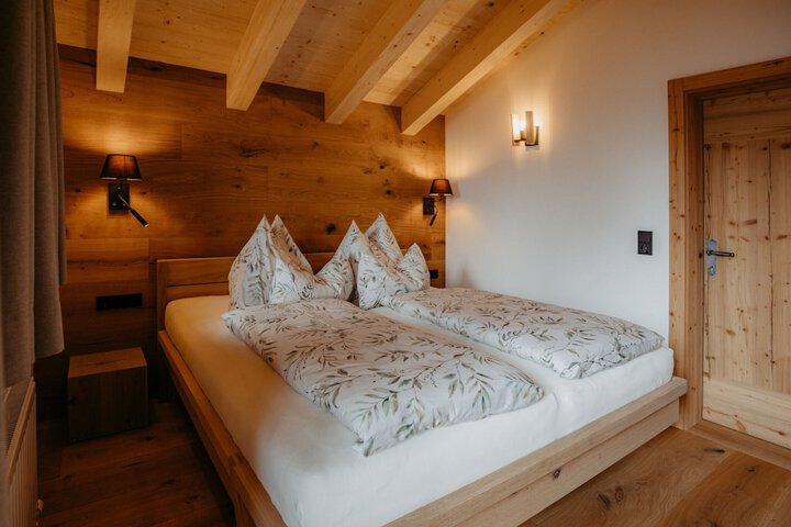 Room 3 of 33