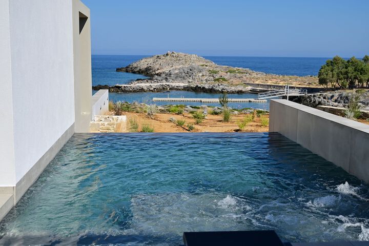 Pool 105 of 340