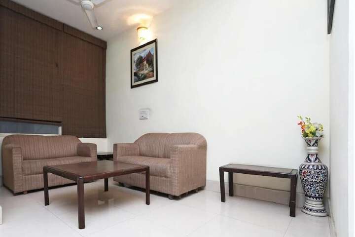 Room 7 of 9