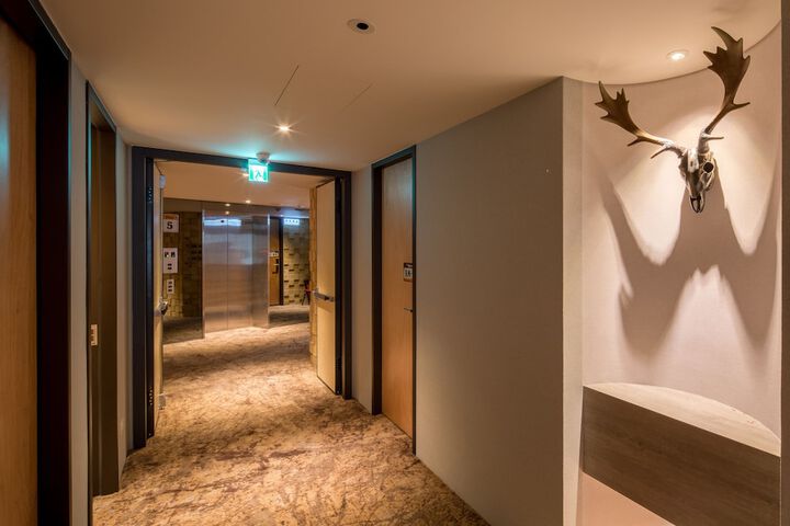 Ballroom/Hall 74 of 76