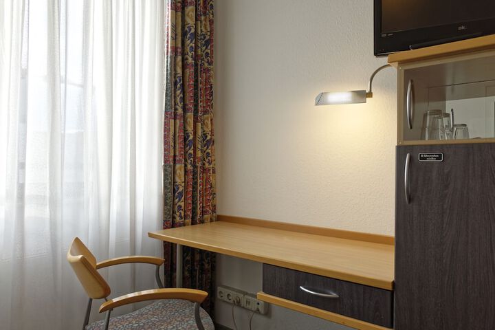 Room 15 of 46