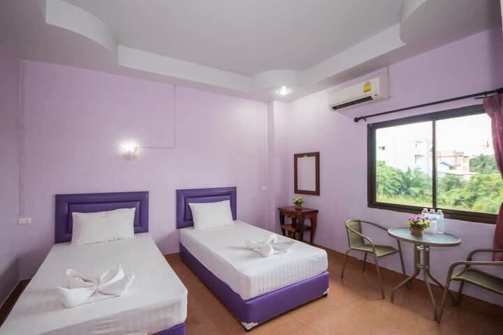 Room 7 of 18