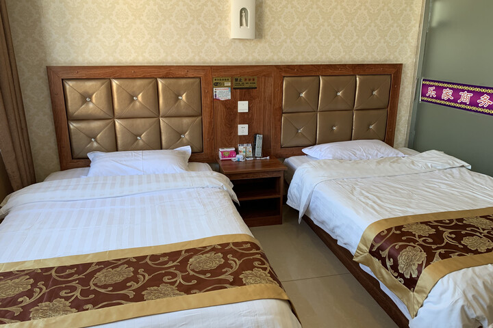Linjiang Lejia Business Hotel
