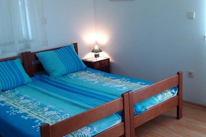 Room 7 of 51