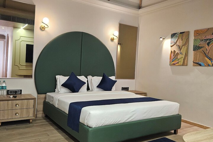 Room 27 of 63