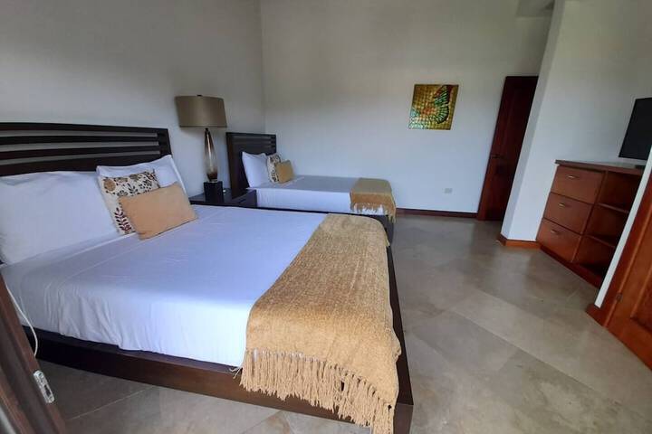 Room 4 of 171