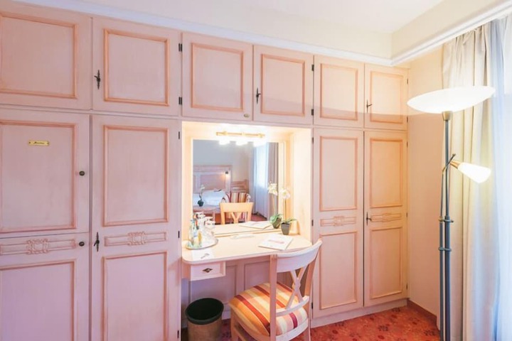 In-room business center
