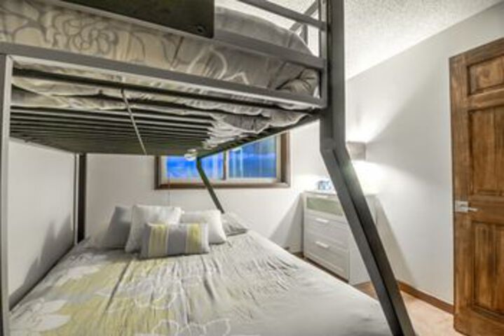 Room 80 of 168