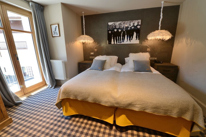 Room 2 of 76