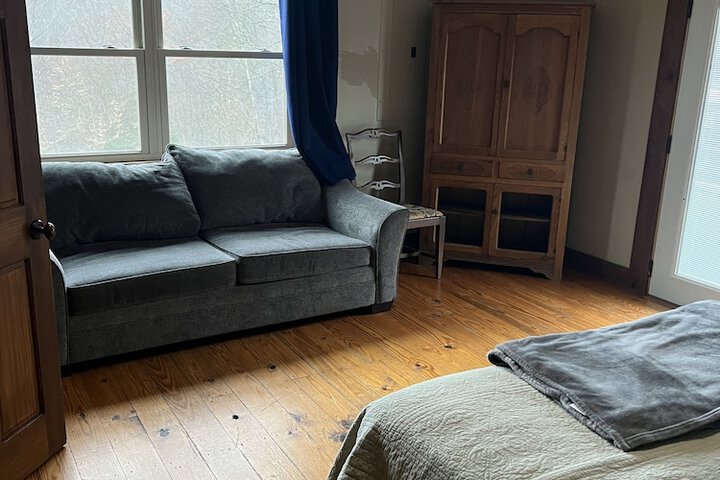 Room 4 of 40