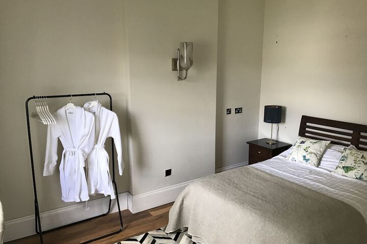 Room 1 of 8