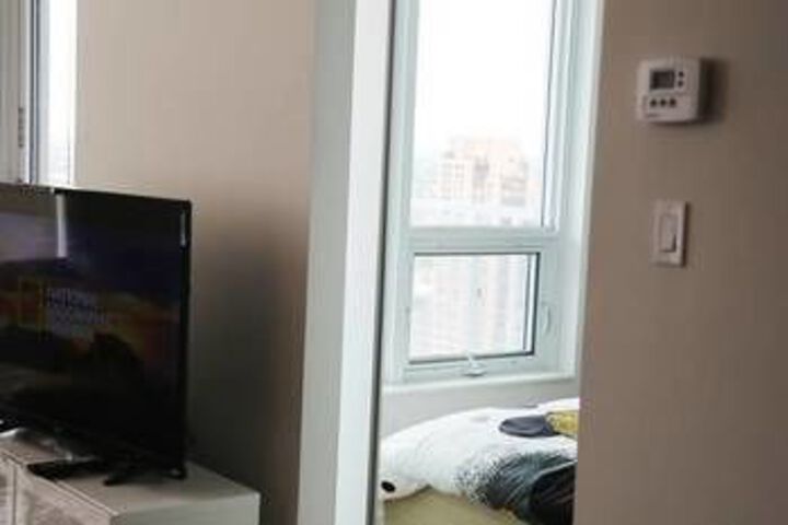 Room 11 of 18