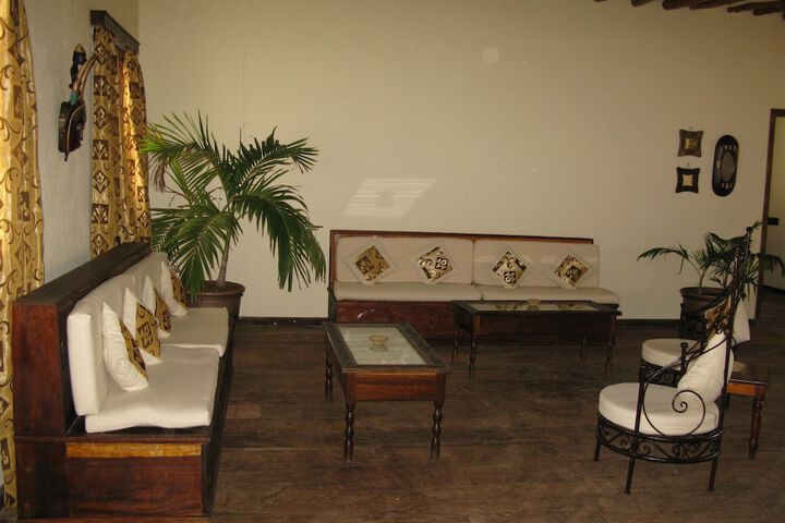 Lounge 118 of 135