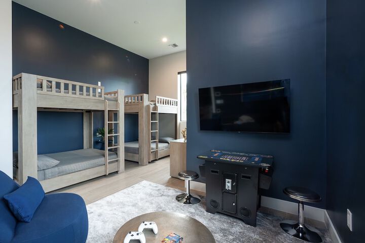 Room 6 of 69