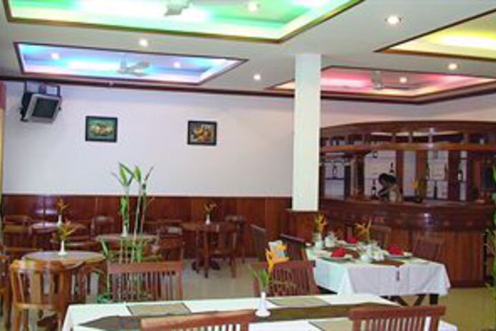 Dining 25 of 30