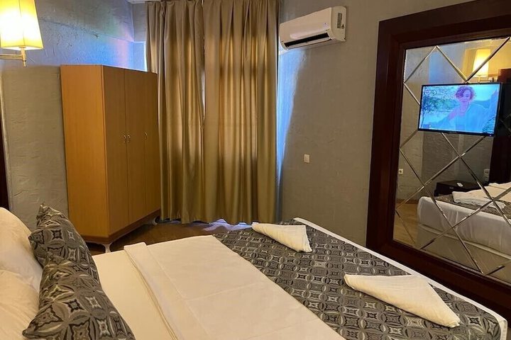 Room 21 of 93