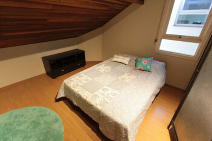 Room 11 of 11