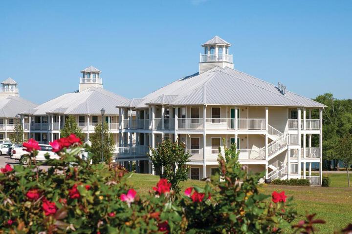 Image of Holiday Inn Club Vacations Piney Shores Resort by IHG