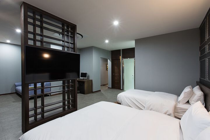 Room 11 of 54
