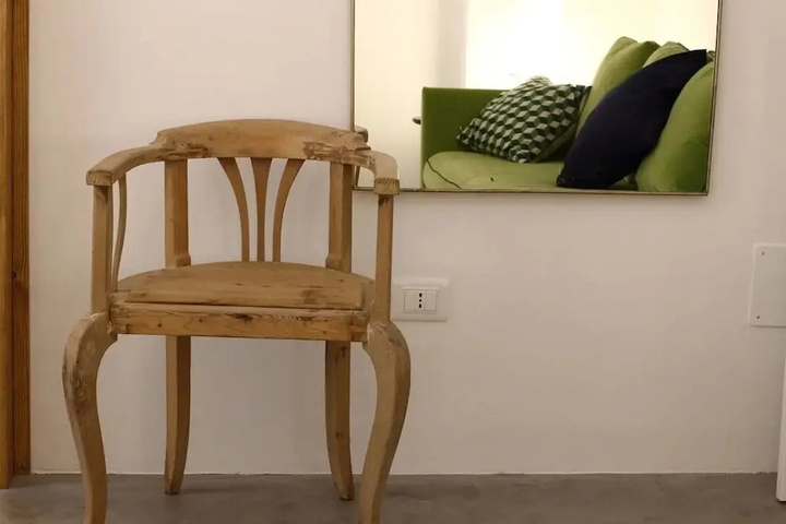 Room 5 of 17
