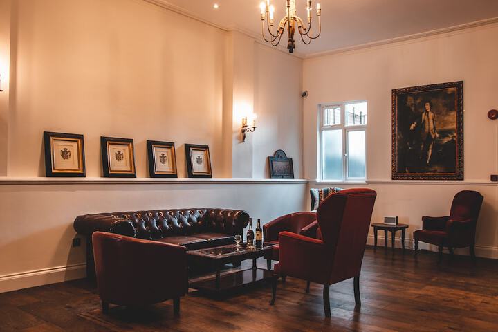 Lounge 62 of 69