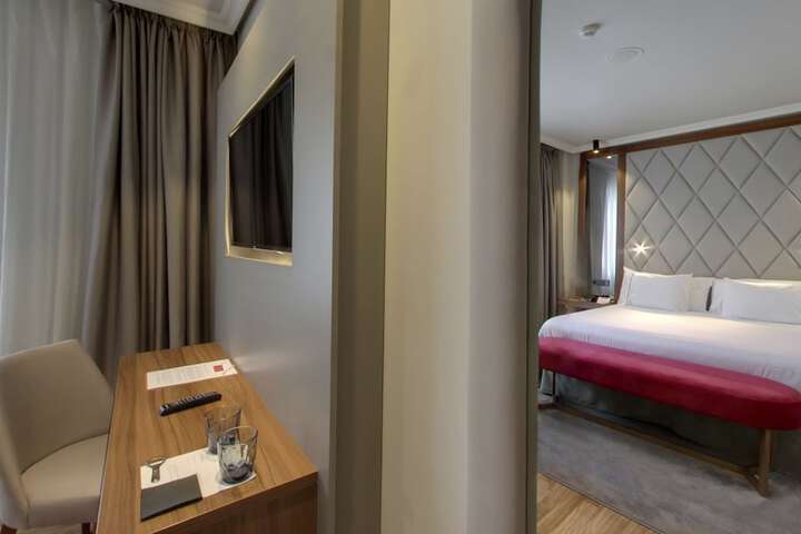 Room 30 of 121