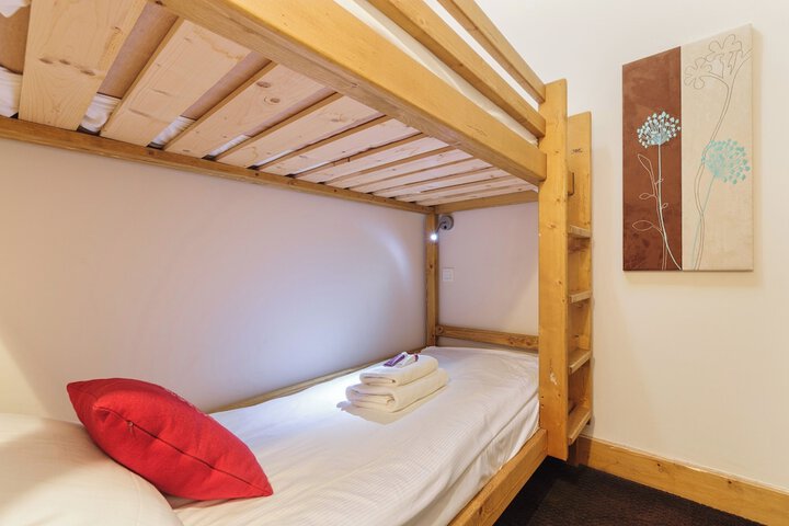 Room 16 of 345