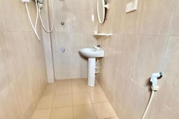 Room 5 of 7