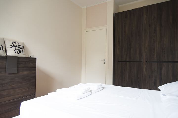 Room 9 of 35