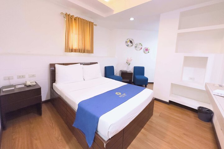 Room 32 of 46