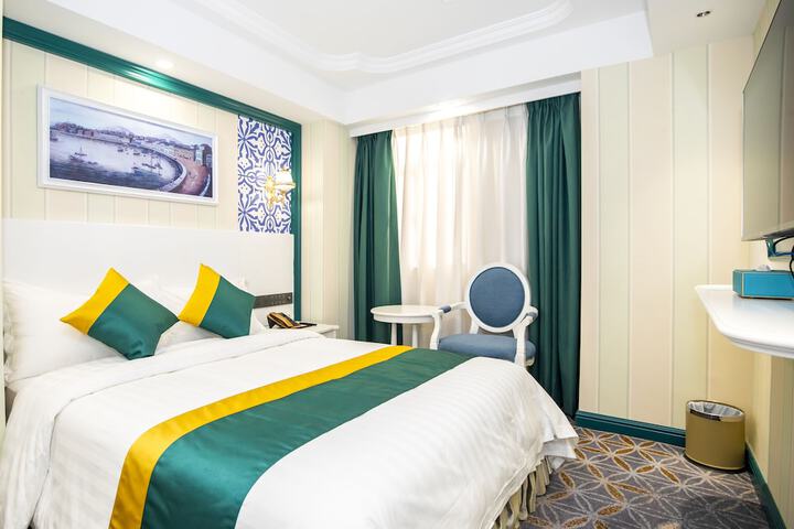Room 15 of 66