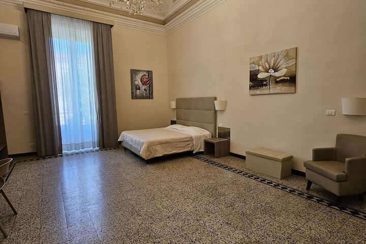 Room 4 of 10