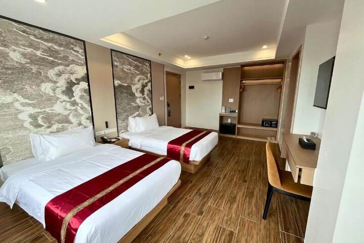 Room 12 of 38
