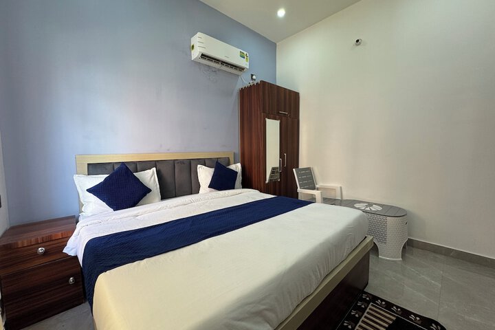 Room 10 of 25
