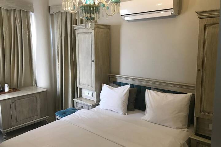 Room 10 of 23