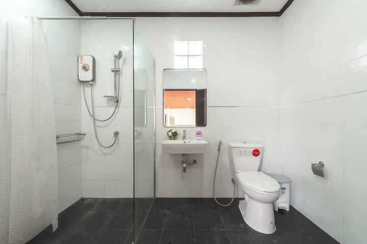 Room 6 of 11