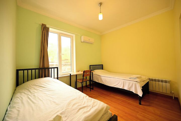 Room 3 of 28