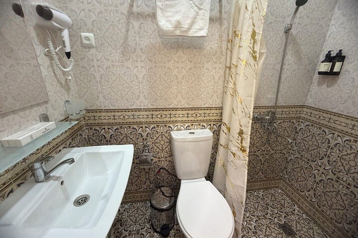 Room 82 of 107